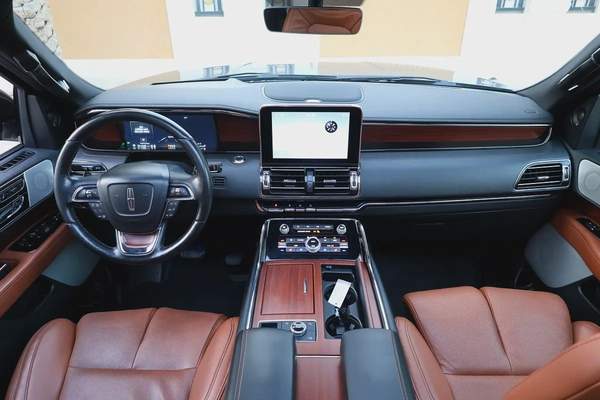 Lincoln Navigator-2021-127000KM-GCC SPECS-EXCELLENT CONDITION