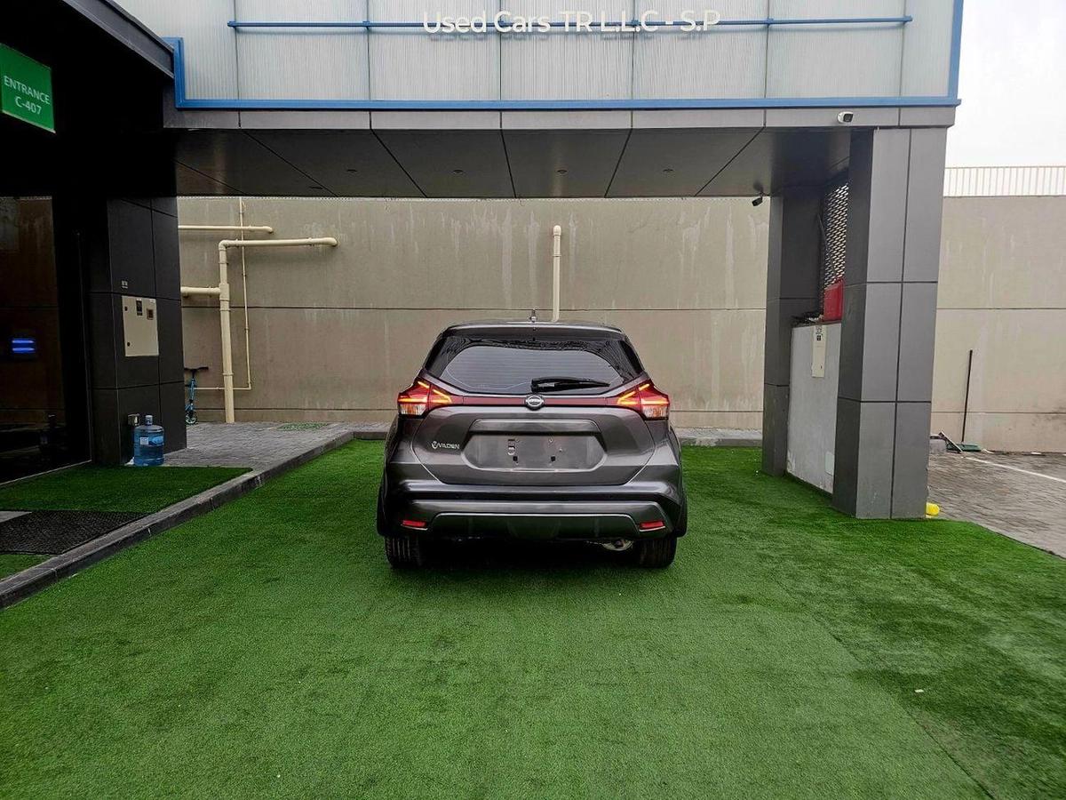 Nissan Kicks SV / 1.6 V4/ LOW MILEAGE / MINT CONDITION-4-4