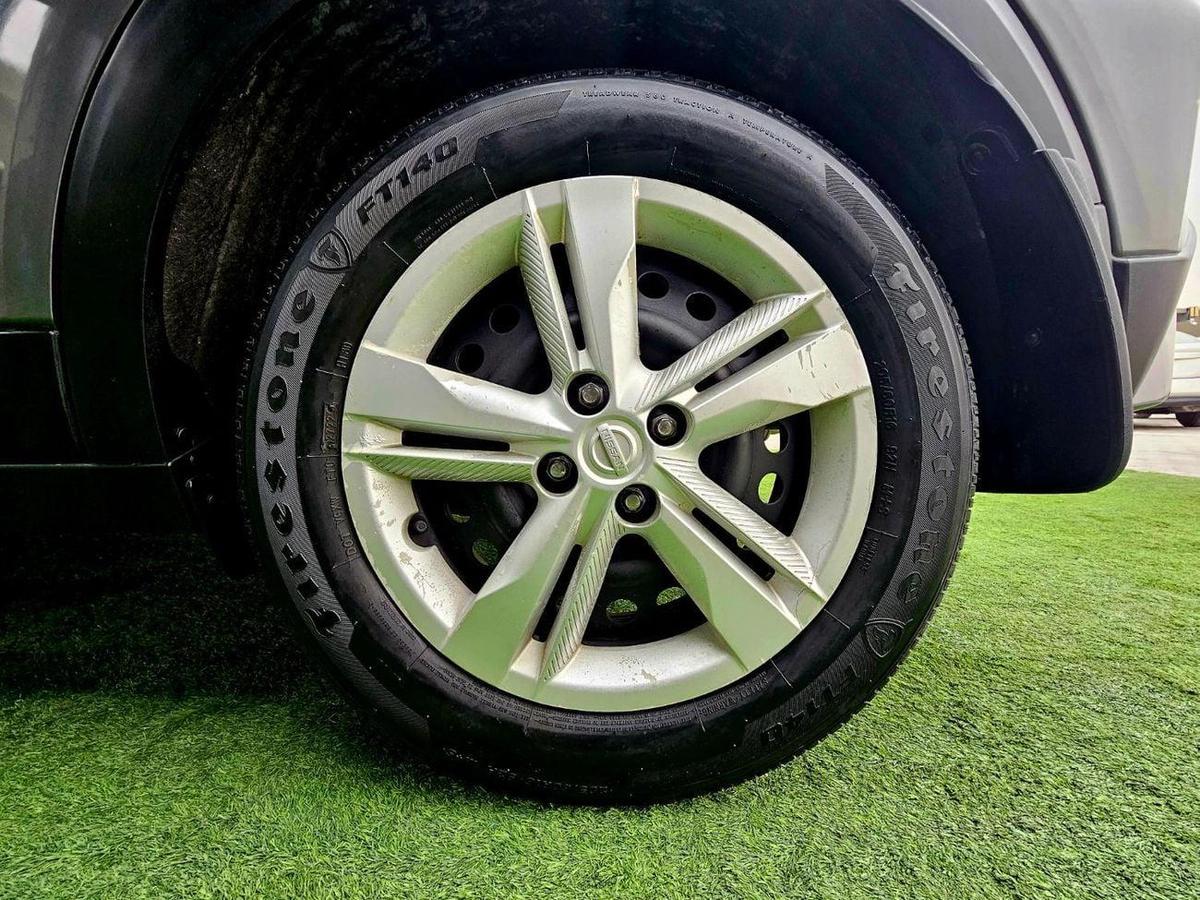 Nissan Kicks SV / 1.6 V4/ LOW MILEAGE / MINT CONDITION-6-6