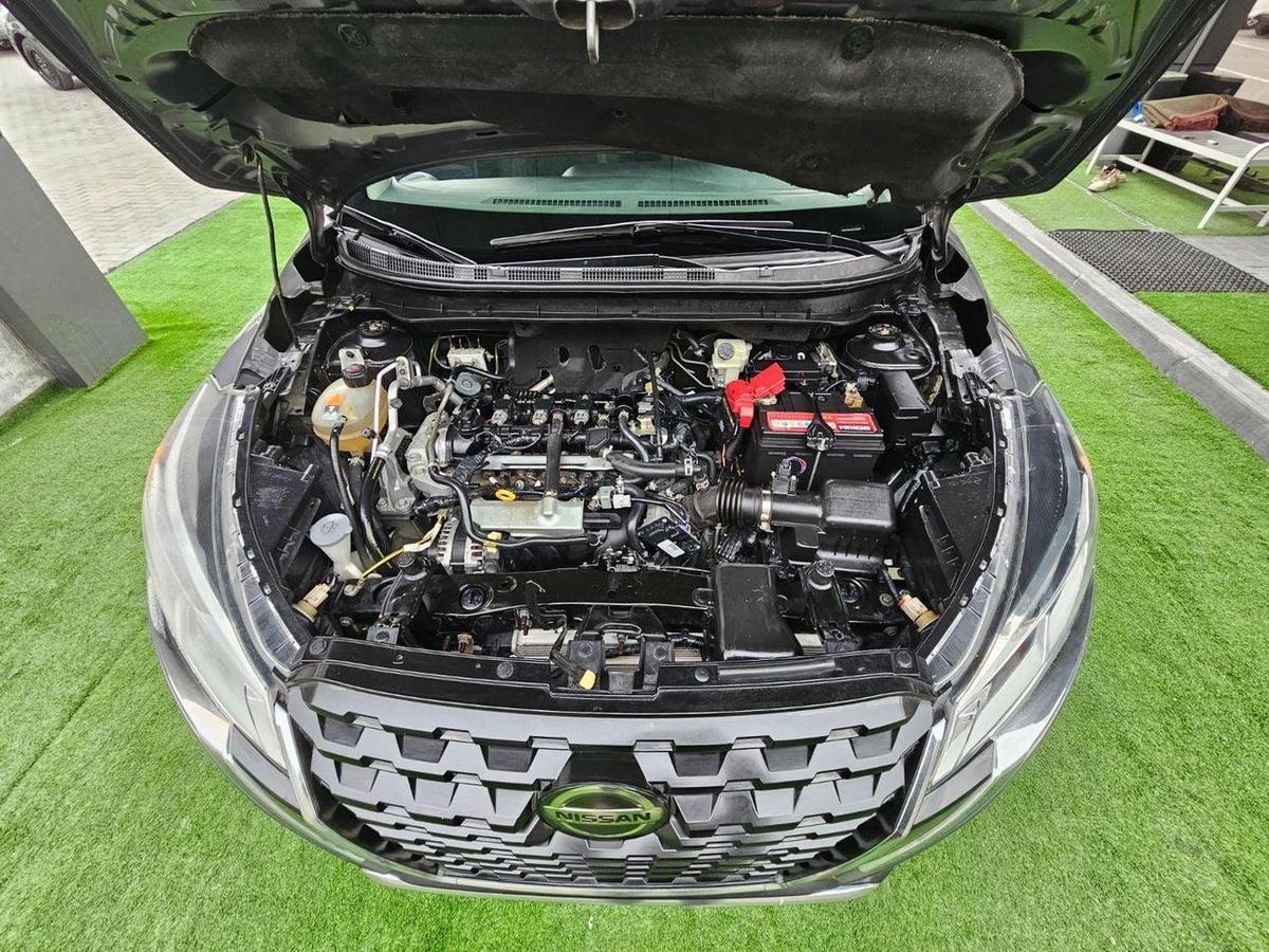 Nissan Kicks SV / 1.6 V4/ LOW MILEAGE / MINT CONDITION-7-7