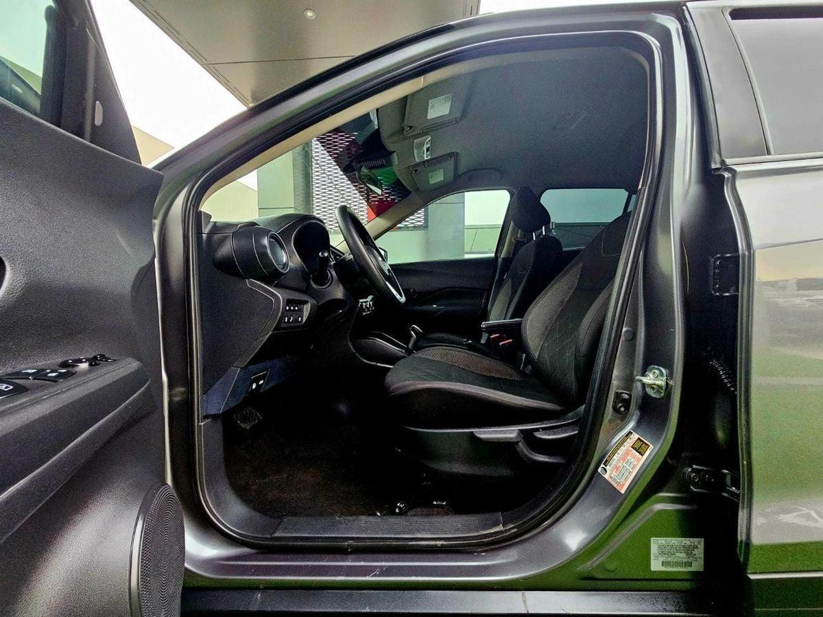 Nissan Kicks SV / 1.6 V4/ LOW MILEAGE / MINT CONDITION-8-8