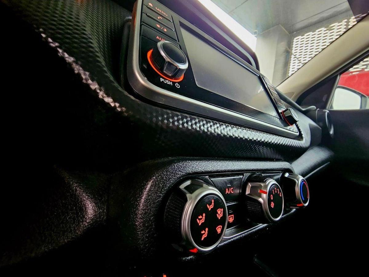 Nissan Kicks SV / 1.6 V4/ LOW MILEAGE / MINT CONDITION-12-12