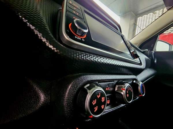 Nissan Kicks SV / 1.6 V4/ LOW MILEAGE / MINT CONDITION