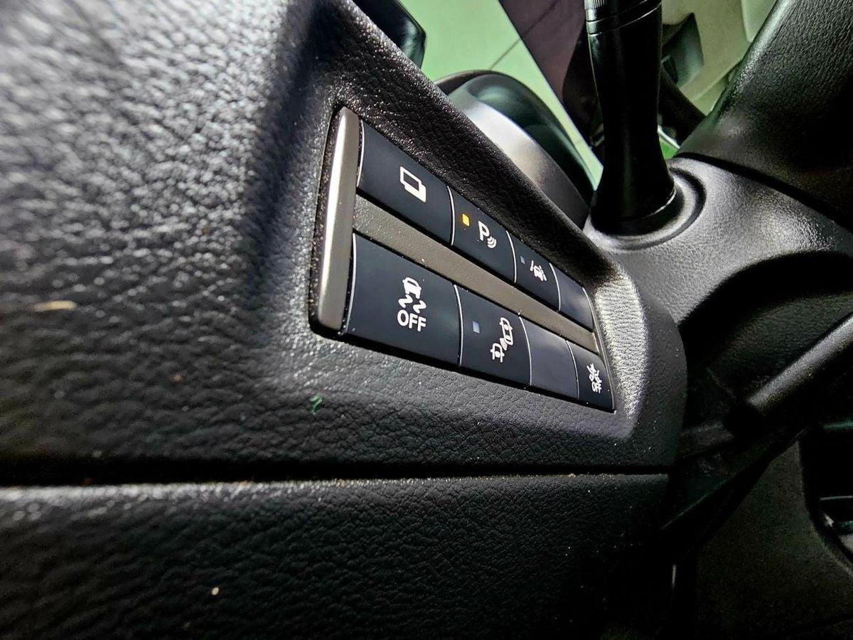 Nissan Kicks SV / 1.6 V4/ LOW MILEAGE / MINT CONDITION-13-13