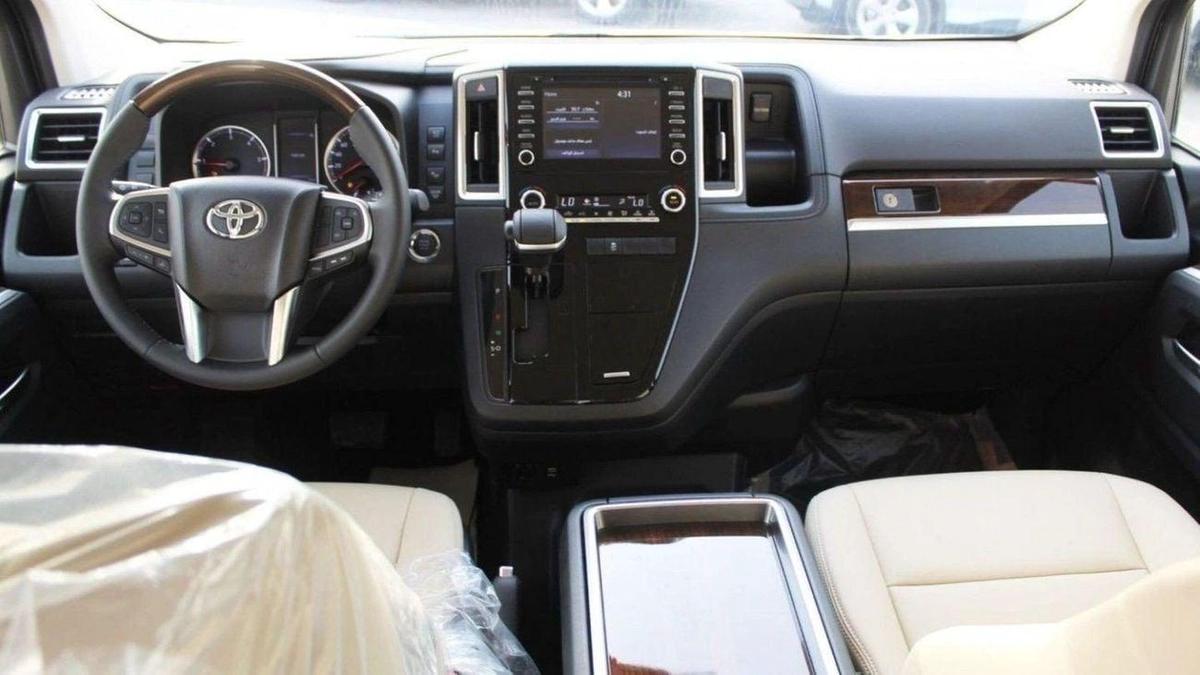 Toyota Granvia-5-5