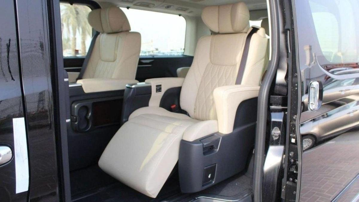 Toyota Granvia-8-8