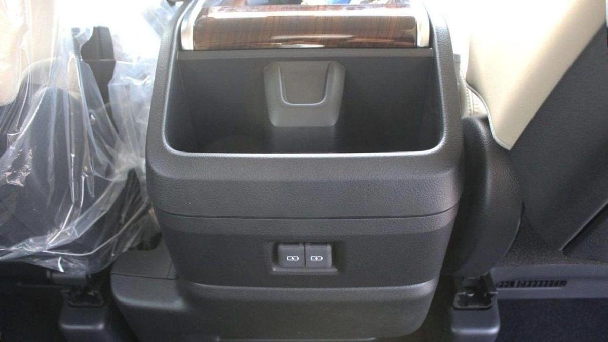 Toyota Granvia-11-11