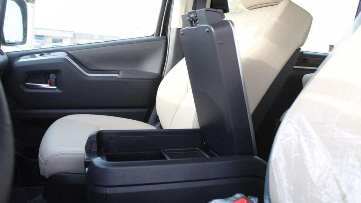 Toyota Granvia-12-12