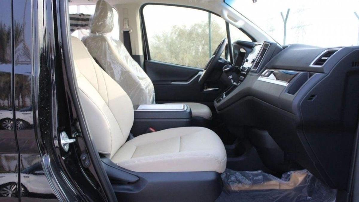 Toyota Granvia-14-14