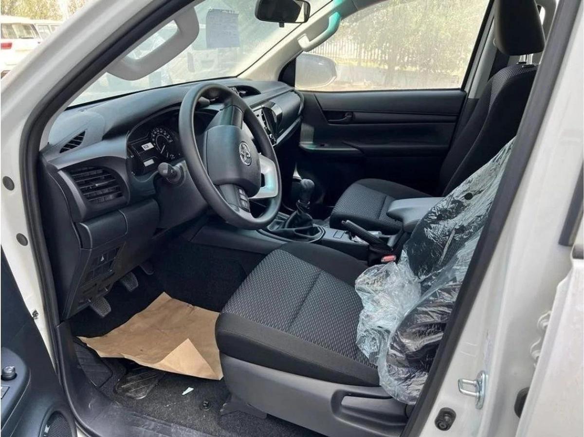 New Toyota Hilux 2024-4-4