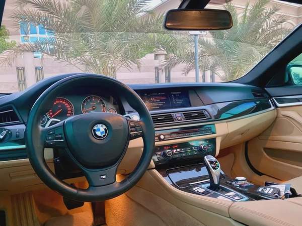 2013 BMW 530i ||FULL OPTION || 6 cylinder|| accident free|| original paint ||GCC SPECS