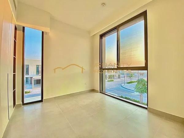 Elegant 4-Bedroom Corner Villa Orania| Prime Location | AED 200,000 Annual Rent