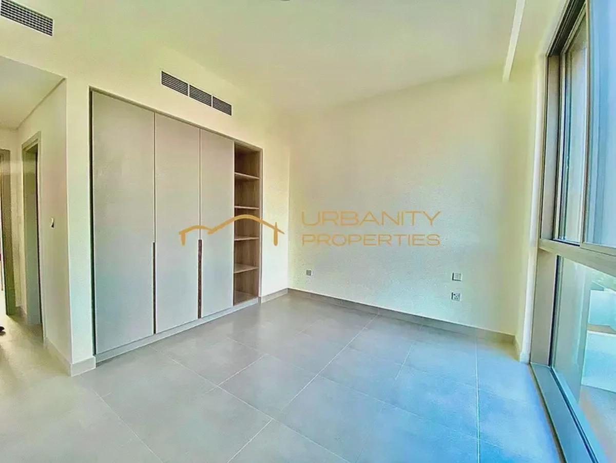 Elegant 4-Bedroom Corner Villa Orania| Prime Location | AED 200,000 Annual Rent-1-landscape