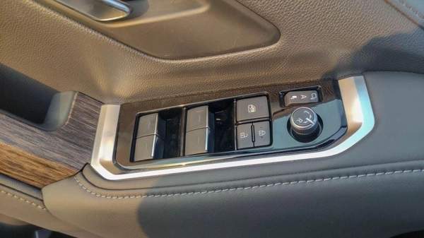 Toyota Land Cruiser LAND CRUISER VX 4.0L JBL SYSTEM