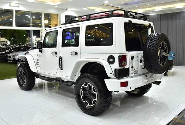 Jeep Wrangler Unlimited Sport ( 2014 Model ) in White Color GCC Specs