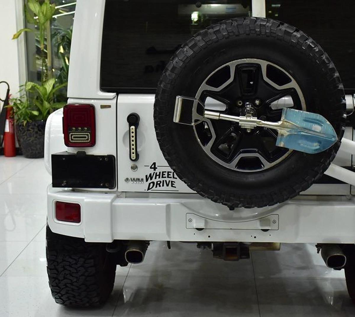 Jeep Wrangler Unlimited Sport ( 2014 Model ) in White Color GCC Specs-11-11
