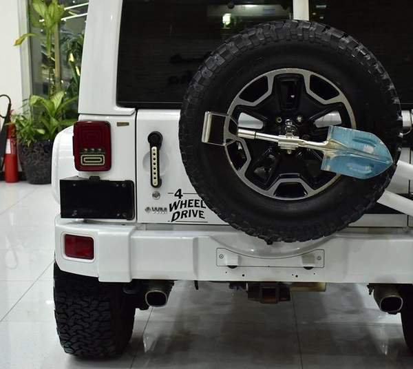 Jeep Wrangler Unlimited Sport ( 2014 Model ) in White Color GCC Specs