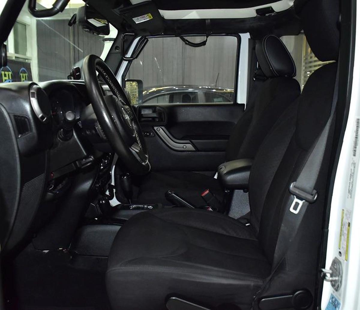 Jeep Wrangler Unlimited Sport ( 2014 Model ) in White Color GCC Specs-5-5