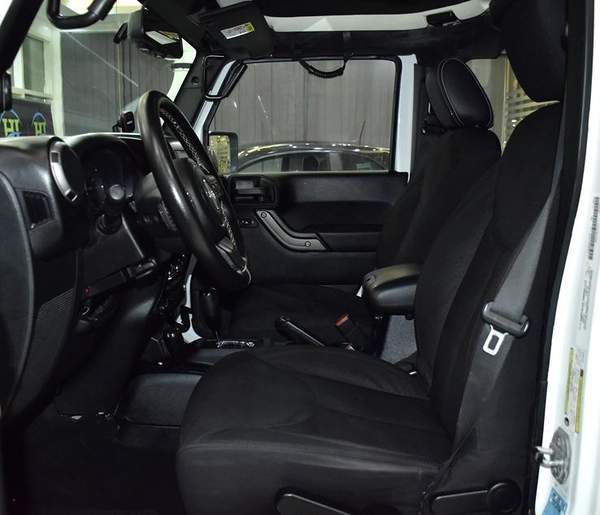 Jeep Wrangler Unlimited Sport ( 2014 Model ) in White Color GCC Specs