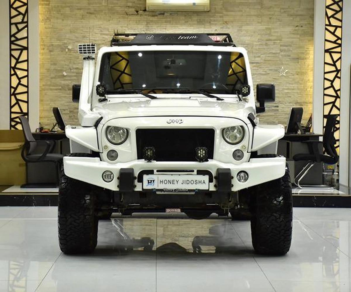Jeep Wrangler Unlimited Sport ( 2014 Model ) in White Color GCC Specs-0-0