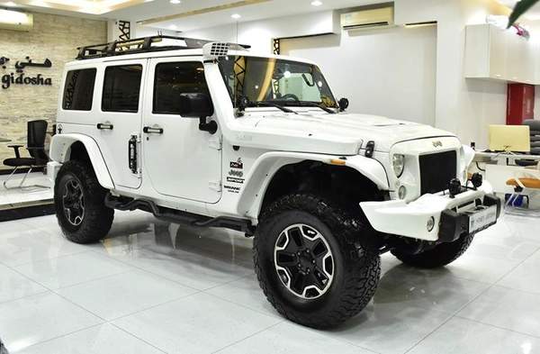 Jeep Wrangler Unlimited Sport ( 2014 Model ) in White Color GCC Specs