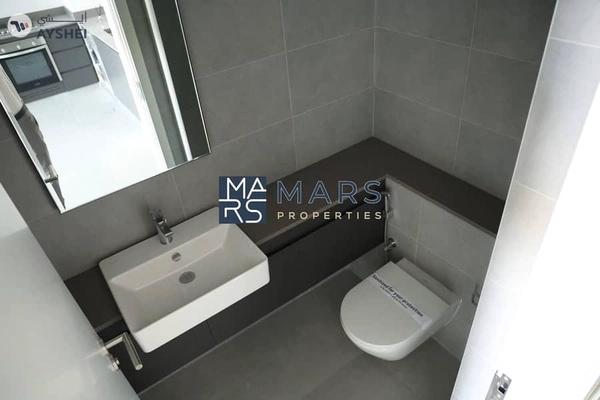 Modern Home with Beautiful Features – A Must-See!