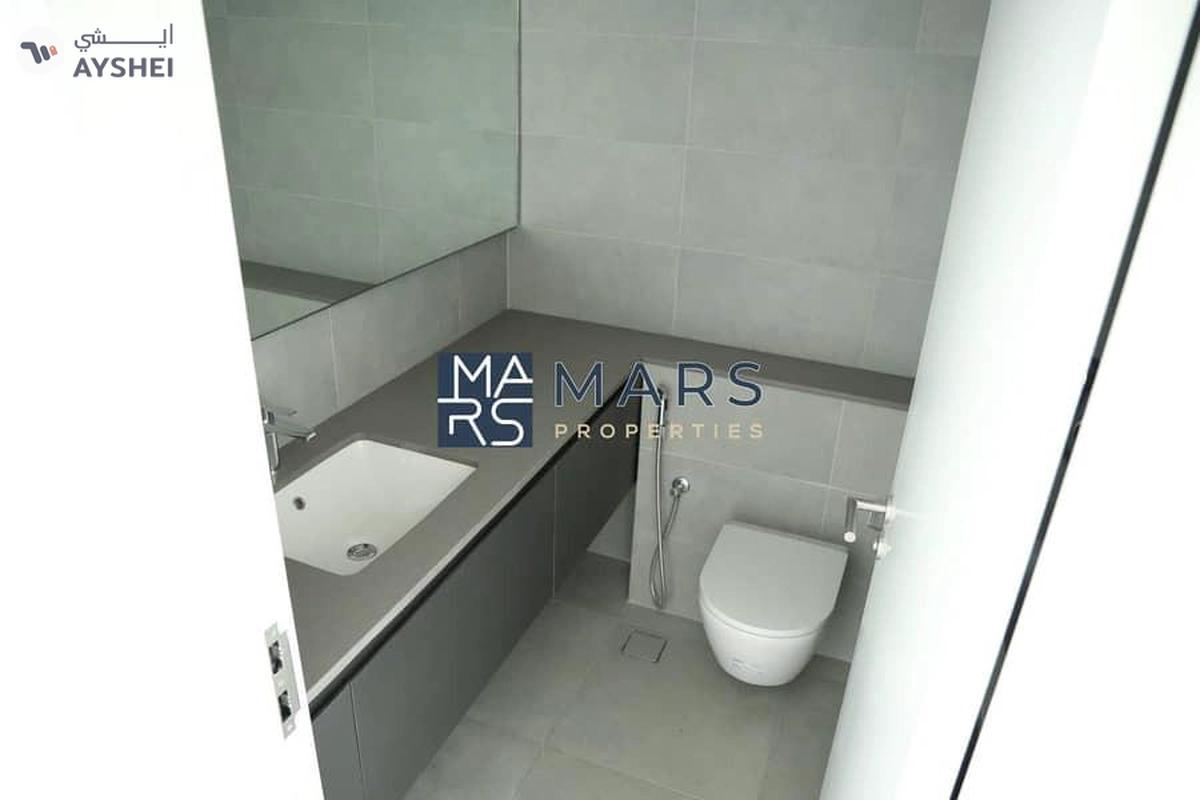 Modern Home with Beautiful Features – A Must-See!-2-2