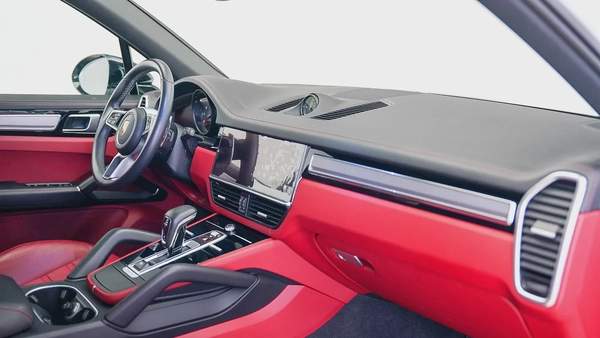 Special Offer | AED 4,217 PM | SportDesign, Exclusive Order | Cayenne Platinum Edition