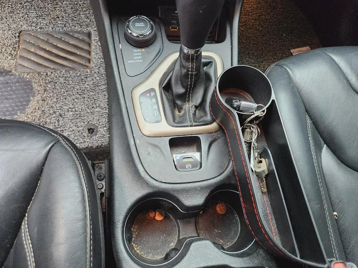 JEEP CHEROKEE (D) 2.0 LONGITUDE AWD-10-10