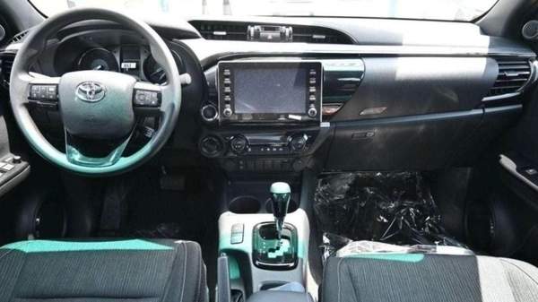 Toyota Hilux HILUX SR5 4.0L V6 PETROL 2025 0KM