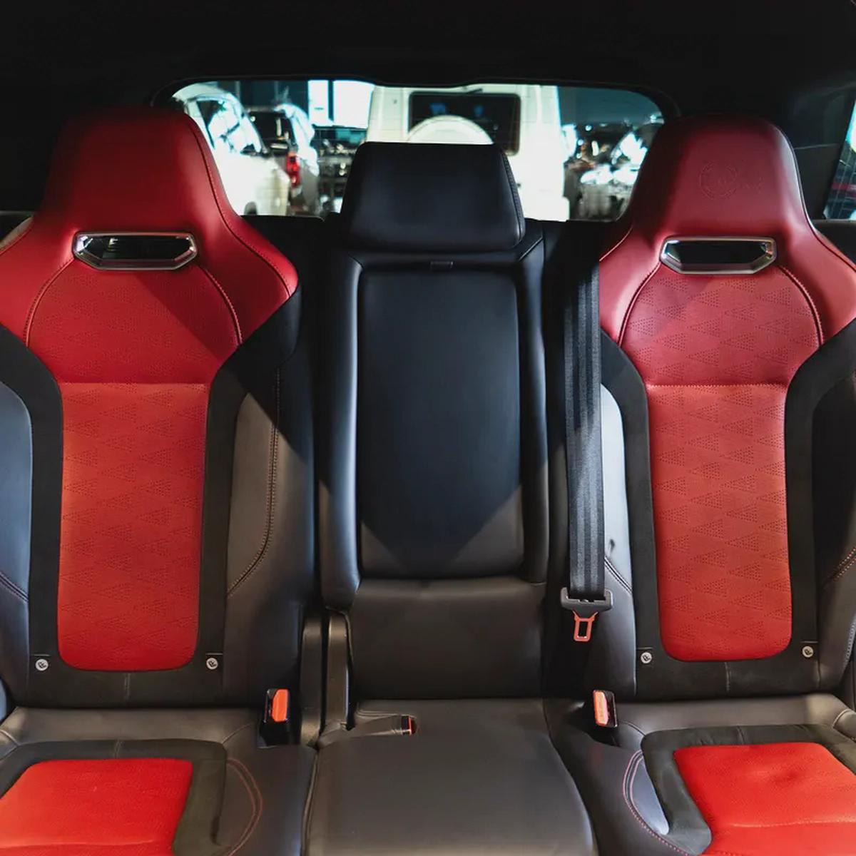 AED 4,407 pm • 0% Downpayment • Range Rover Sport SVR Carbon Edition • 1 Year Warranty-18-18