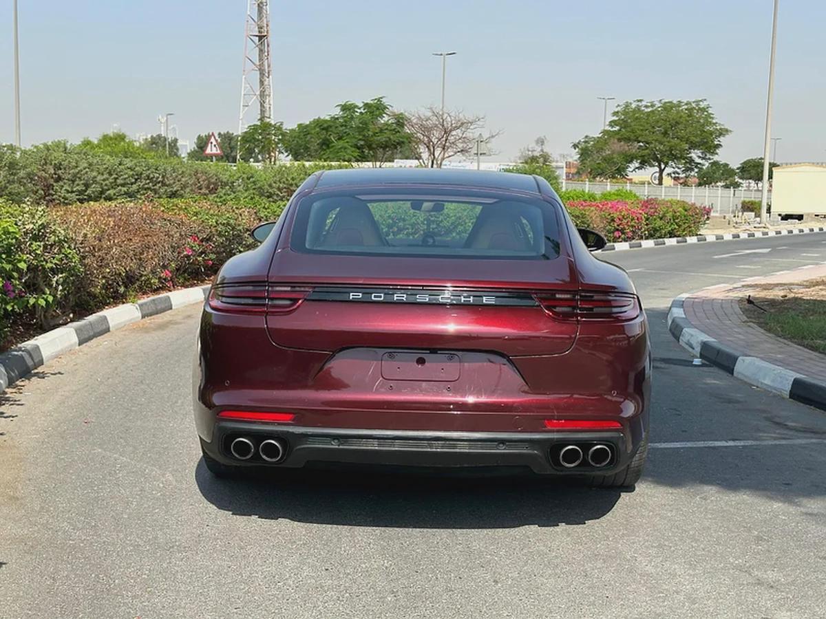 Porsche Panamera-4-4