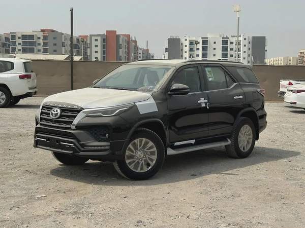2025 TOYOTA FORTUNER 4.0 V BLACK | BEIGE