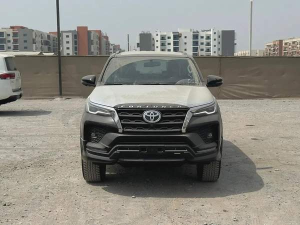 2025 TOYOTA FORTUNER 4.0 V BLACK | BEIGE