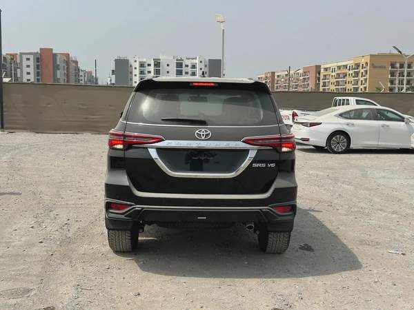 2025 TOYOTA FORTUNER 4.0 V BLACK | BEIGE