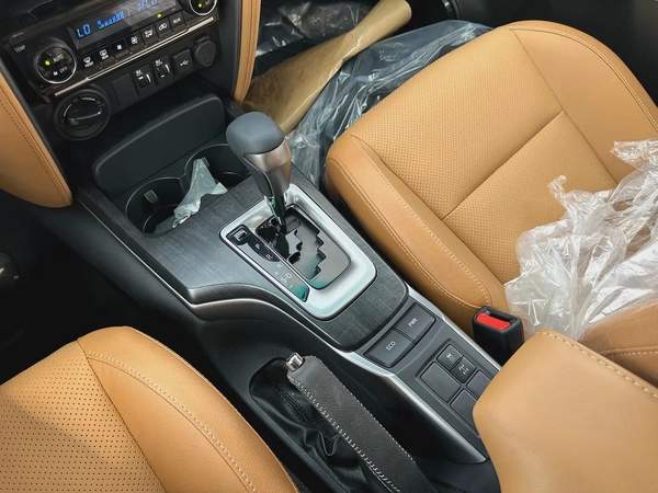 2025 TOYOTA FORTUNER 4.0 V BLACK | BEIGE