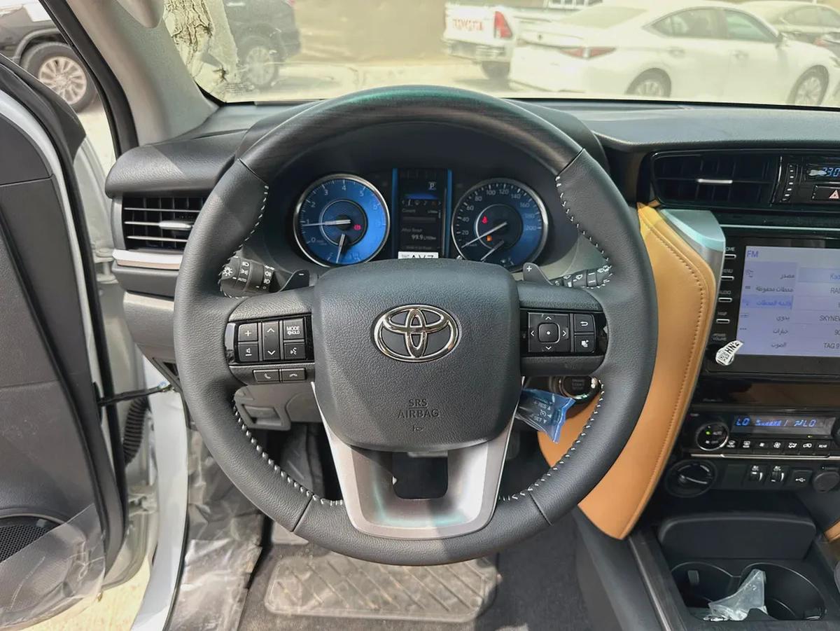2025 TOYOTA FORTUNER 4.0 V BLACK | BEIGE-16-16