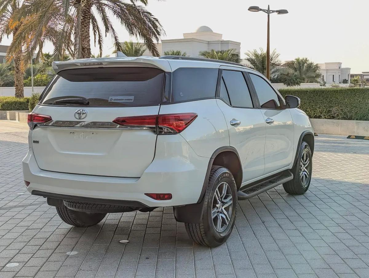 TOYOTA FORTUNER 2021 4X4 GCC V4 2.7L IN EXCELLENT CONDITION-11-11