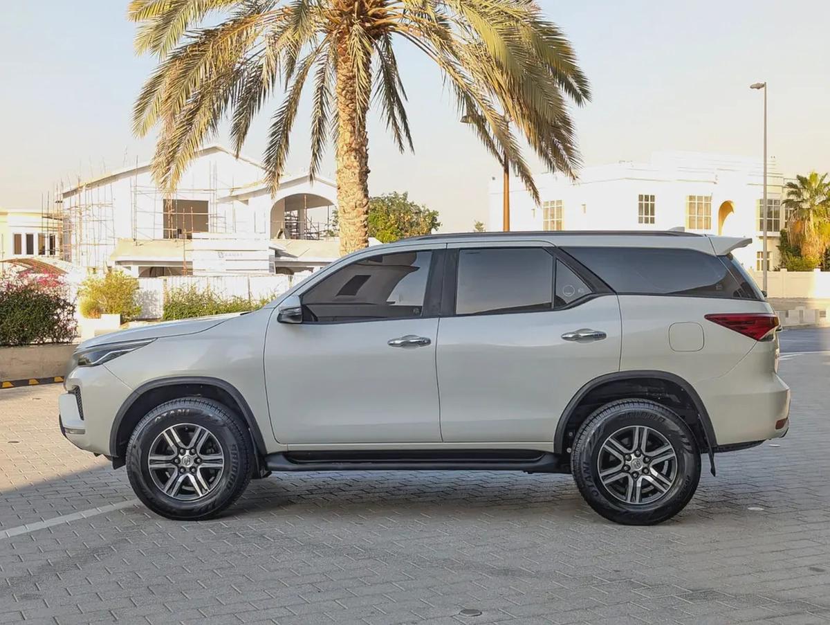 TOYOTA FORTUNER 2021 4X4 GCC V4 2.7L IN EXCELLENT CONDITION-12-12