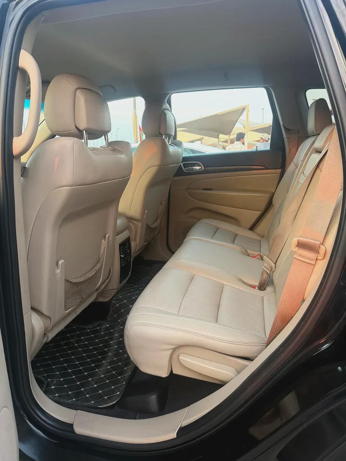 Jeep grand cherokee GCC full automatic excellent condition-8-8