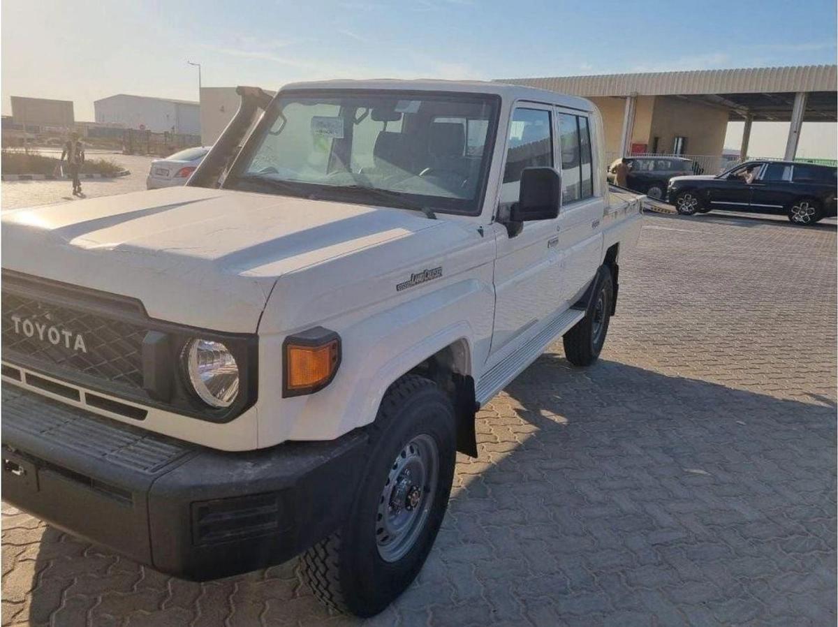 Toyota Land Cruiser Pick Up 6 CYLINDERS MANUAL AVAILABLE DIESEL AND PETROL-3-3