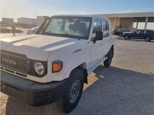 Toyota Land Cruiser Pick Up 6 CYLINDERS MANUAL AVAILABLE DIESEL AND PETROL