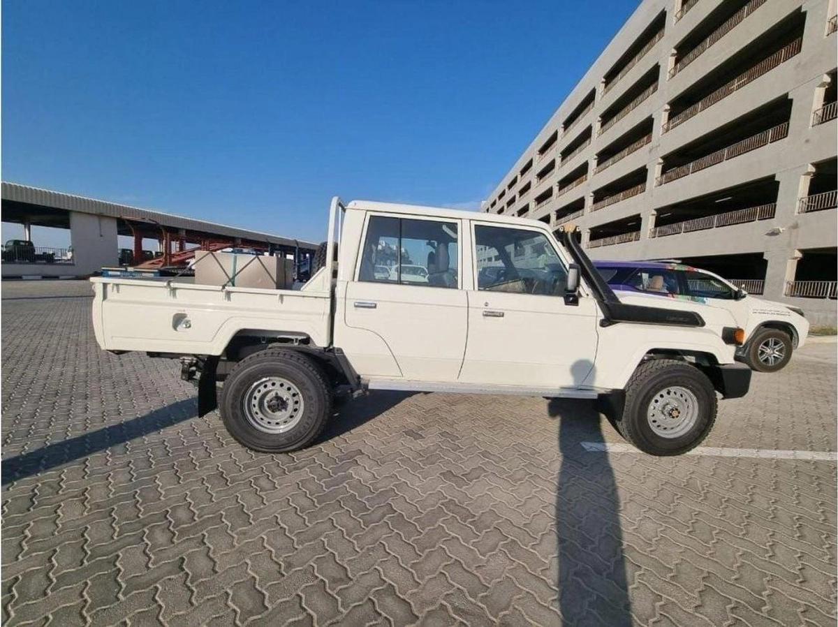 Toyota Land Cruiser Pick Up 6 CYLINDERS MANUAL AVAILABLE DIESEL AND PETROL-6-6