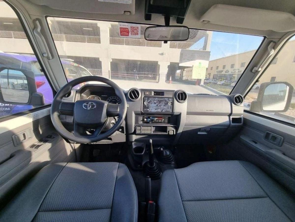 Toyota Land Cruiser Pick Up 6 CYLINDERS MANUAL AVAILABLE DIESEL AND PETROL-8-8