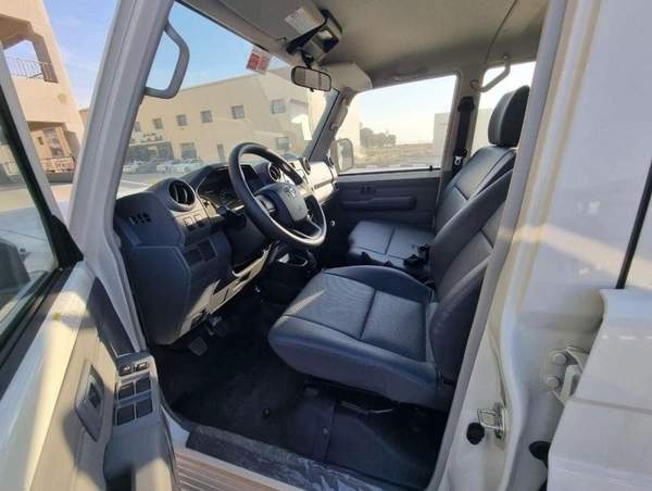 Toyota Land Cruiser Pick Up 6 CYLINDERS MANUAL AVAILABLE DIESEL AND PETROL