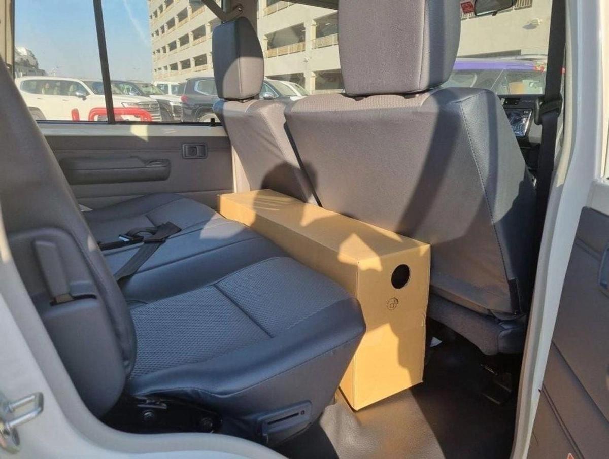 Toyota Land Cruiser Pick Up 6 CYLINDERS MANUAL AVAILABLE DIESEL AND PETROL-11-11