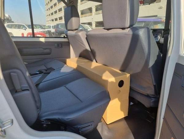 Toyota Land Cruiser Pick Up 6 CYLINDERS MANUAL AVAILABLE DIESEL AND PETROL