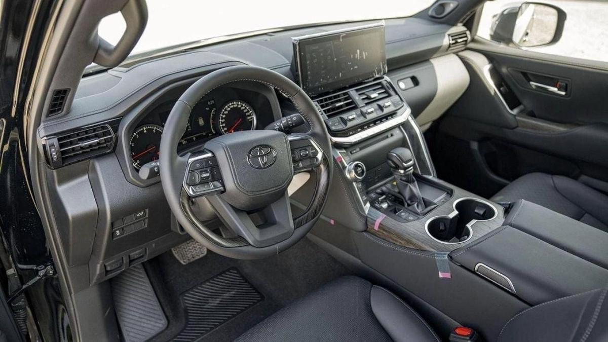 Toyota Land Cruiser TOYOTA LAND CRUISER LC300 VXR 3.5 2025-15-15