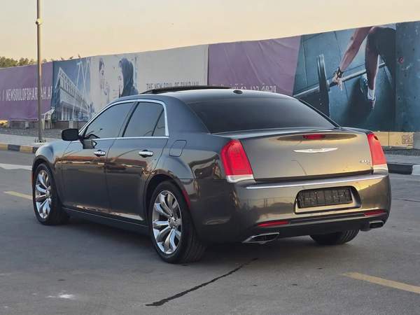 كرايسلر 300c مواصفات خليجية 2016 هيمي بحالة جيدة