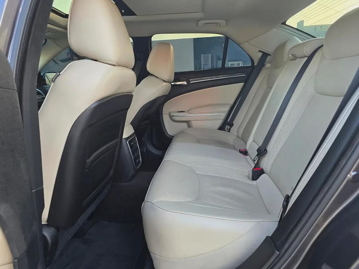 كرايسلر 300c مواصفات خليجية 2016 هيمي بحالة جيدة-9-9